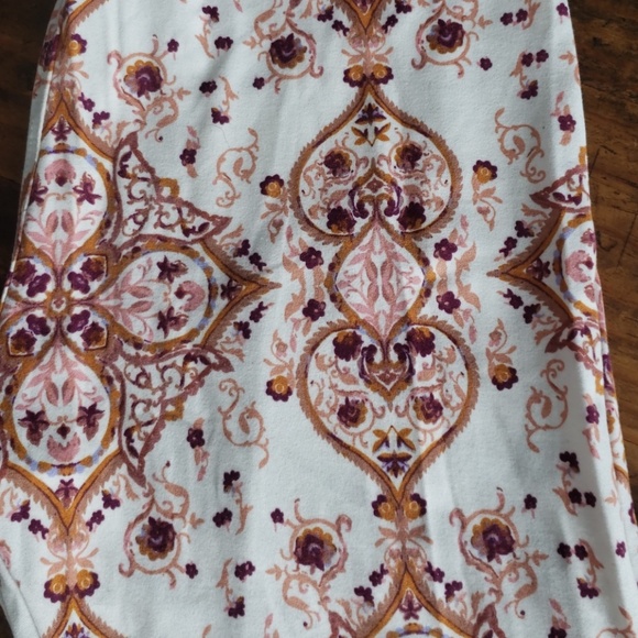 Honey and Lace Leggings - Picture 2 of 3